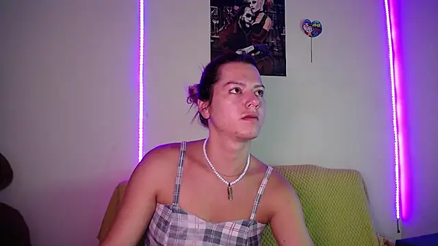 yuliana 19 online show from July 27, 2026, 9:38 am