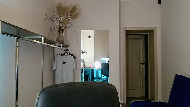 Mila Anders online show from July 23, 2026, 4:43 am