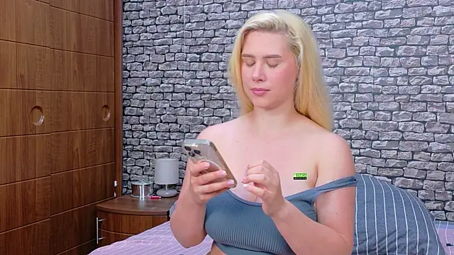 CuteBlondeMe online show from July 6, 2026, 5:59 pm