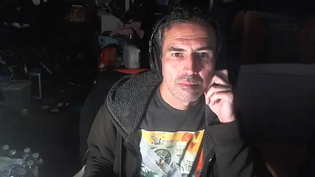 Snapshot of Anarchy_Burger chatting on May 18, 2026, 11:05 am Anarchy Burger online show from May 18, 2026, 11:05 am