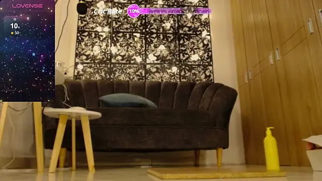 evelaurent online show from May 25, 2026, 5:30 pm