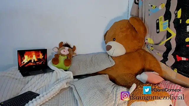 dani rosee online show from July 14, 2026, 4:28 am