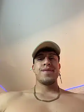Snapshot of strongboy_ chatting on June 13, 2026, 5:00 pm strongboy online show from June 13, 2026, 5:00 pm