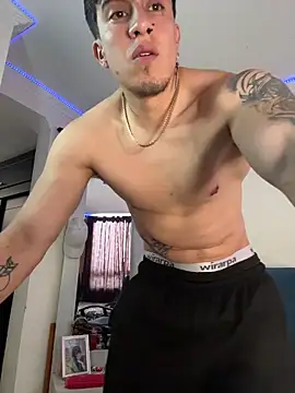 Snapshot of strongboy_ chatting on June 17, 2026, 7:26 pm strongboy online show from June 17, 2026, 7:26 pm