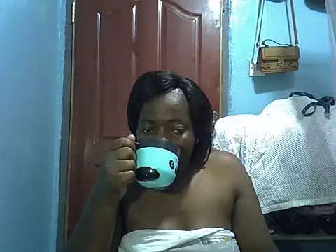 Snapshot of Ebonyceline chatting on June 19, 2026, 6:34 pm Ebonyceline online show from June 19, 2026, 6:34 pm