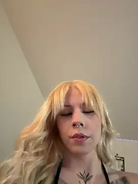 BiancaValentina online show from July 20, 2026, 6:17 am