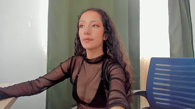 Lucia Fuster online show from July 10, 2026, 7:49 pm