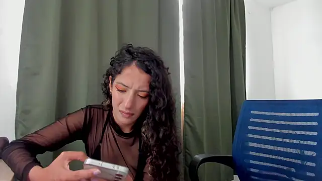 Lucia Fuster online show from July 12, 2026, 9:06 pm