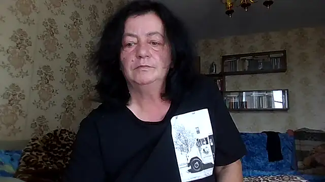 GypsiQueen2 online show from July 21, 2026, 1:24 pm