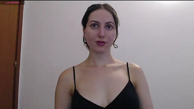  Hot Lady  online show from August 3, 2026, 6:55 pm