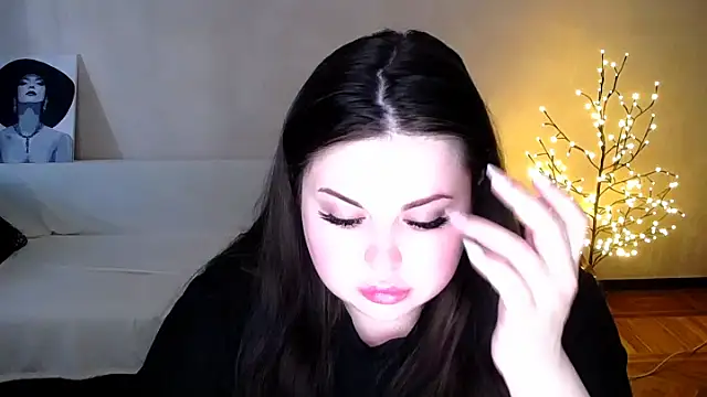 Emily Mo online show from June 12, 2026, 5:50 am