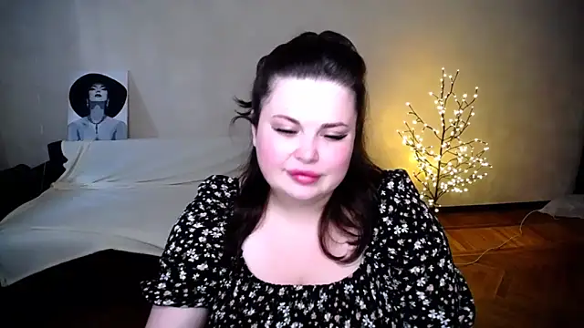 Emily Mo online show from June 14, 2026, 5:53 am