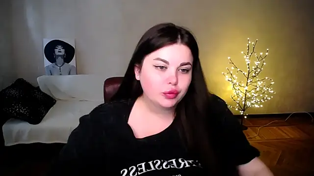 Emily Mo online show from June 19, 2026, 5:56 am