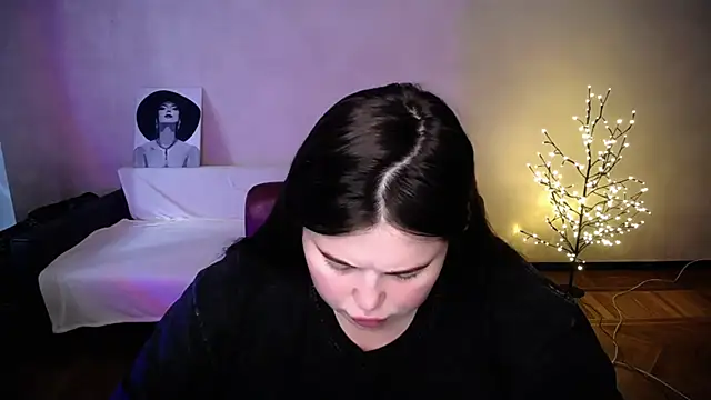 Emily Mo online show from June 26, 2026, 5:56 am