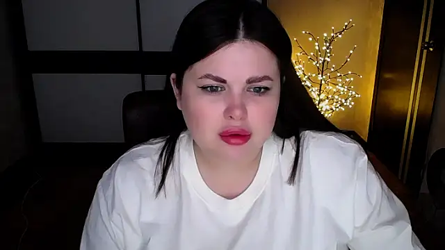 Emily Mo online show from July 8, 2026, 6:07 am
