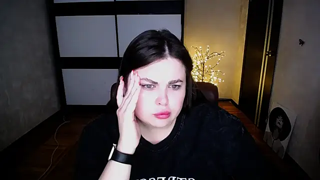 Emily Mo online show from July 11, 2026, 5:54 am