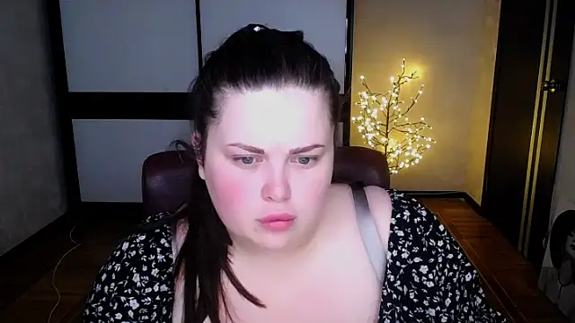 Emily Mo online show from July 19, 2026, 5:44 am