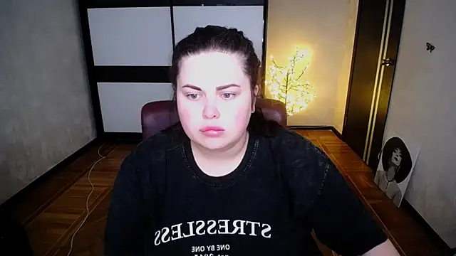 Emily Mo online show from July 22, 2026, 5:54 am