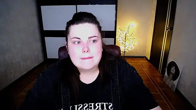 Emily Mo online show from July 25, 2026, 5:38 am