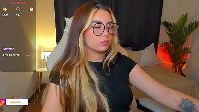 dakottaa  online show from July 11, 2026, 1:41 am