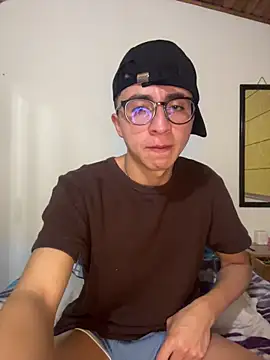 Snapshot of CamiRojas_boy chatting on June 16, 2026, 4:04 am CamiRojas boy online show from June 16, 2026, 4:04 am