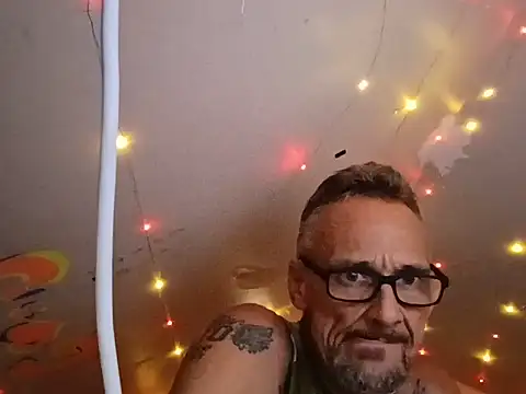 hotnicz10 online show from July 28, 2026, 9:48 am
