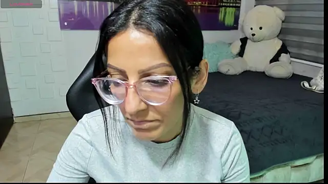 Snapshot of alma_blue chatting on July 13, 2026, 10:56 pm alma blue online show from July 13, 2026, 10:56 pm