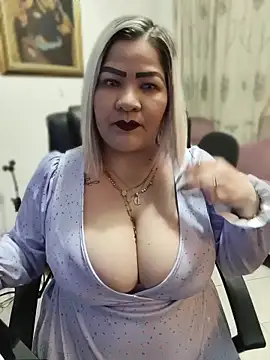 Dalessa Bigtits online show from June 17, 2026, 12:02 am