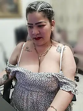 Dalessa Bigtits online show from June 26, 2026, 3:55 am
