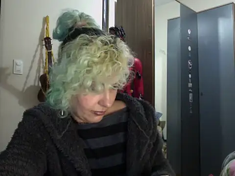 MariLouM online show from June 25, 2026, 8:57 pm