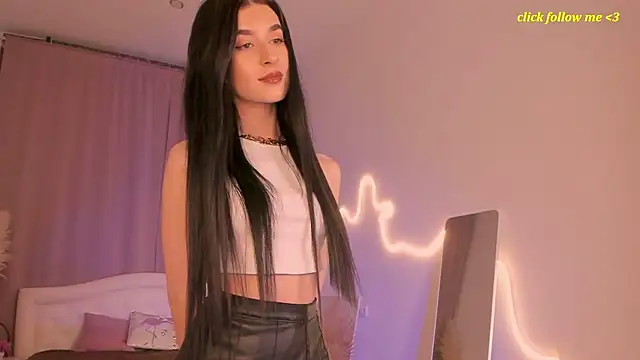 LauraCoy online show from July 5, 2026, 9:11 pm