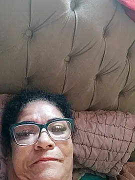 Snapshot of Delicy1 chatting on December 21, 2025, 12:23 pm Delicy1 online show from December 21, 2025, 12:23 pm