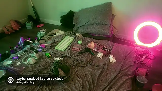 Taylorsexbot online show from May 15, 2026, 6:42 am