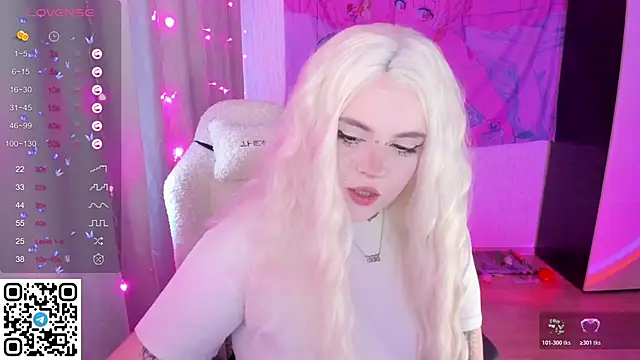 SelenaCute online show from May 1, 2026, 4:28 am