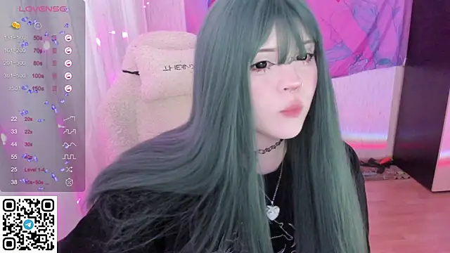 SelenaCute online show from May 13, 2026, 6:00 am