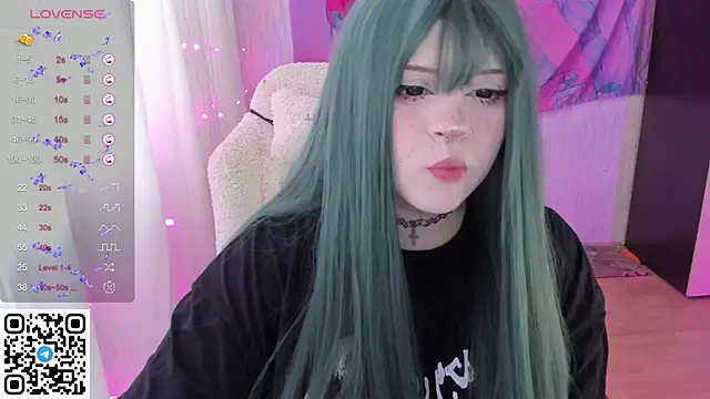 SelenaCute online show from May 27, 2026, 6:10 am