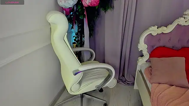 Lily Marlin online show from June 7, 2026, 3:54 am