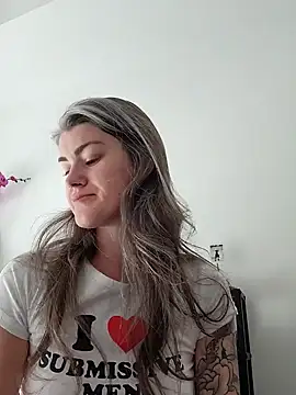 Lilmissvyx online show from May 8, 2026, 2:33 pm