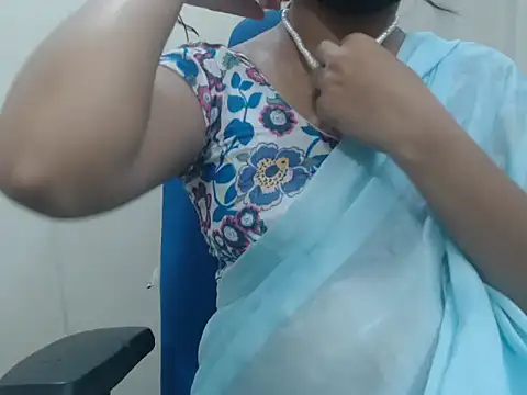 Snapshot of Lovely_Siri_23 chatting on April 30, 2026, 5:19 pm Lovely Siri 23 online show from April 30, 2026, 5:19 pm
