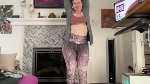 Aurora Willows online show from February 26, 2025, 2:03 pm