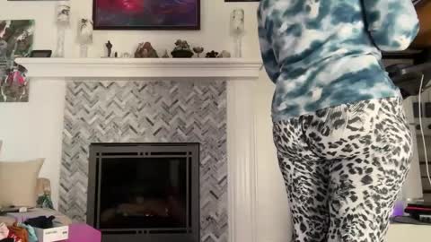 Aurora Willows online show from March 6, 2025, 1:57 pm