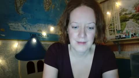 12ennie online show from December 5, 2025, 6:33 am