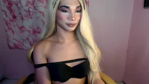 Snapshot of 18_nicole chatting on February 15, 2025, 12:37 am barbie online show from February 15, 2025, 12:37 am