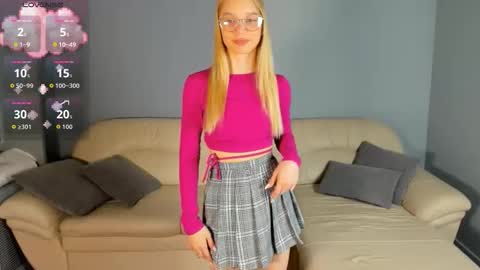 Kira online show from November 5, 2025, 4:56 am