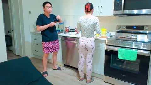 Tong  Ralph online show from February 4, 2026, 2:06 am