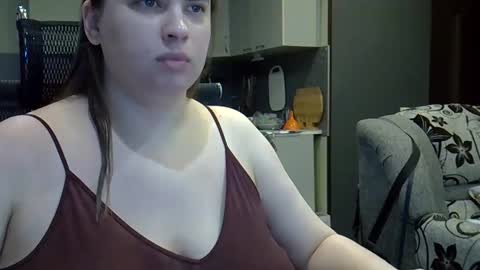 1LINDSEY1 online show from September 19, 2025, 5:13 pm