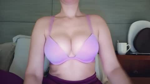 Snapshot of 1lovely1 chatting on January 11, 2026, 11:15 am Onna online show from January 11, 2026, 11:15 am