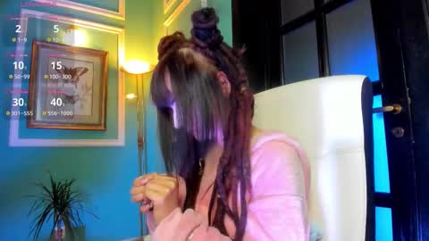 Moona  online show from September 25, 2025, 3:05 pm