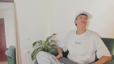 1Threestar online show from October 24, 2025, 12:45 pm