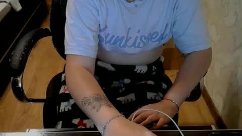 1your_hot_girls online show from October 25, 2025, 6:57 pm